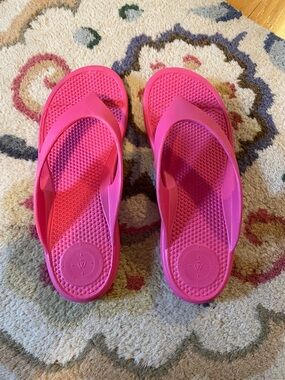 Totes Pink Women's Foam Flip Sandals